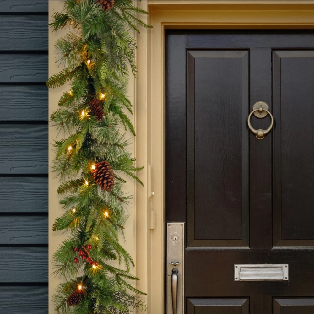 National Tree Company Colonial Garland LED